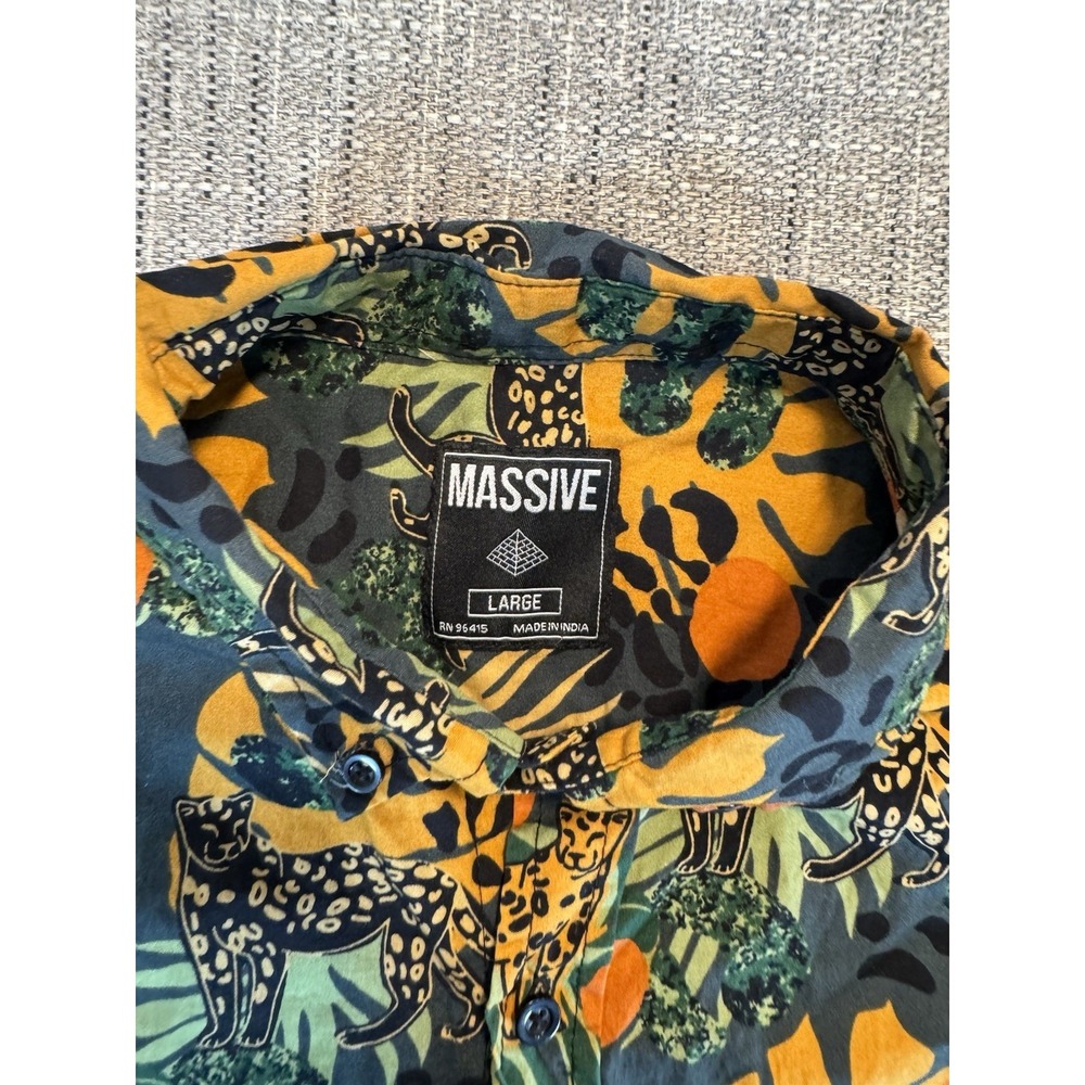 Super Massive Short Sleeve Button Up Tiger Leopard Cheetah Jungle Tropical Sz‎ L - Picture 2 of 15